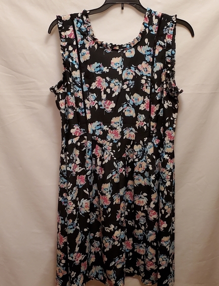 OLIVE & OAK SUMMER MINI DRESS. SIZE SMALL, BLACK WITH BLUE FLORAL PATTERN. - Picture 8 of 8